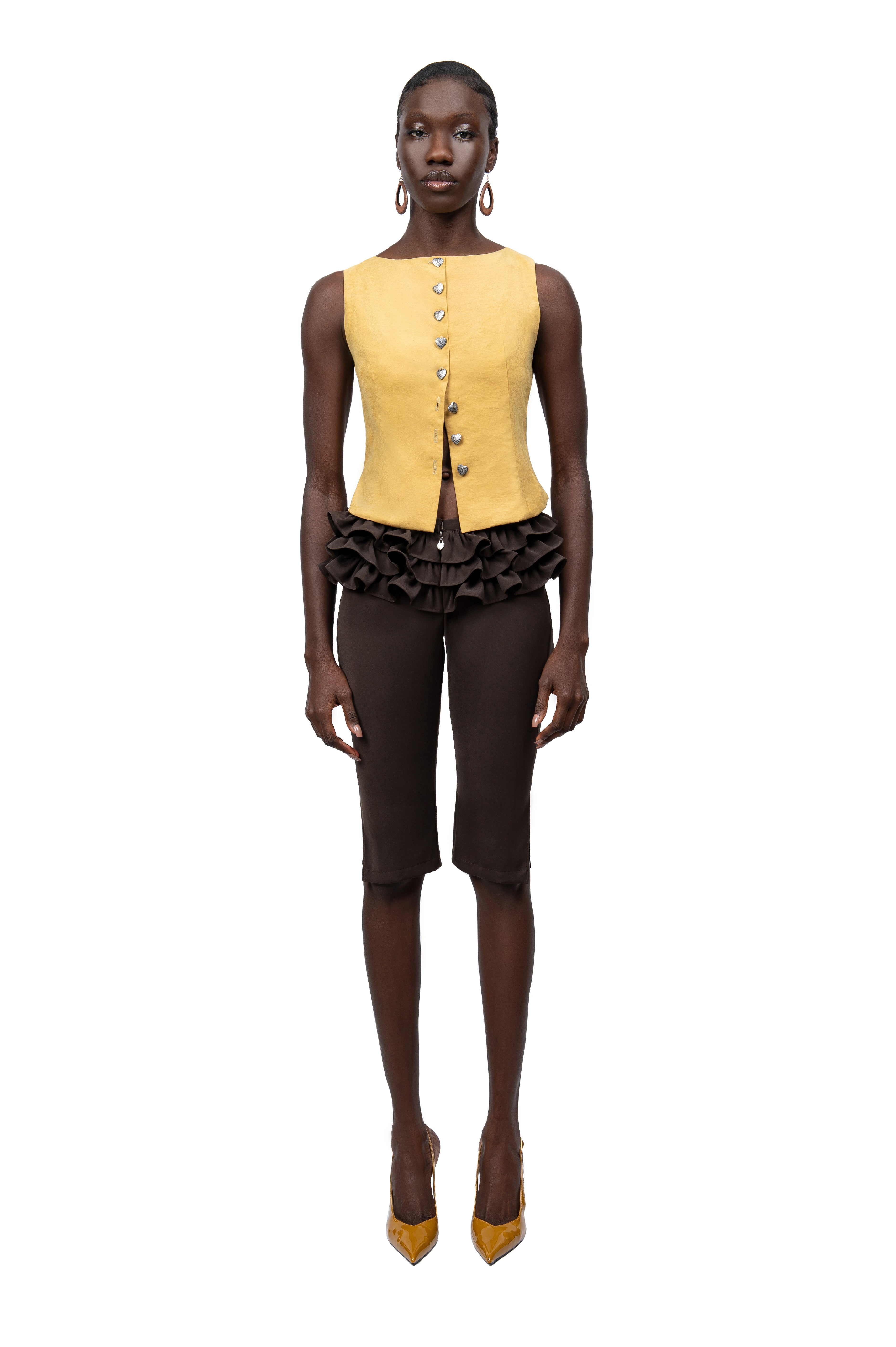 BROWN RUFFLE CAPRIS